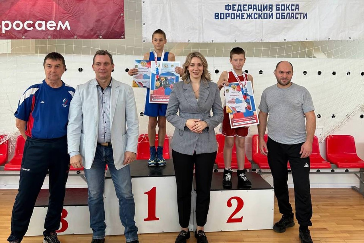 На межрегиональном турнире бобровские боксеры завоевали 12 медалей.
